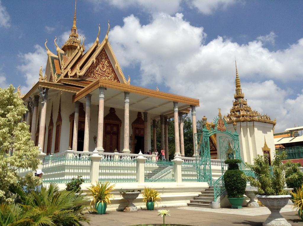 Discovery Hotel Phnom Penh Exterior photo