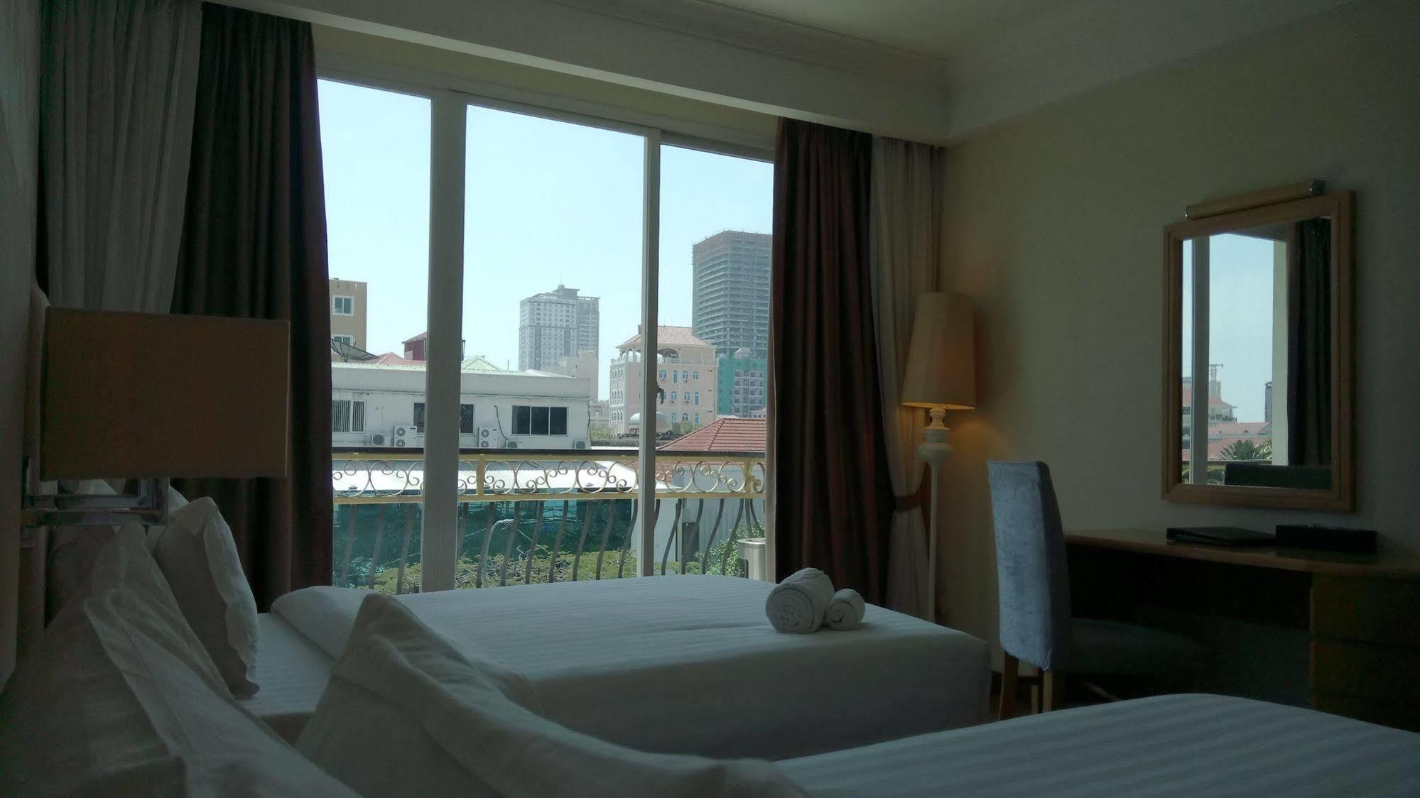 Discovery Hotel Phnom Penh Exterior photo